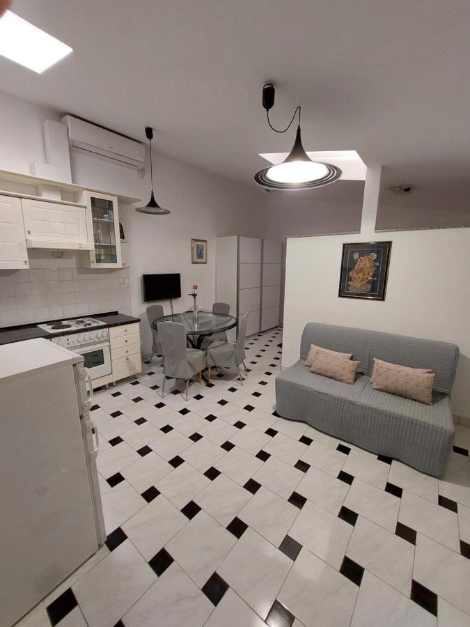 Studio Sakic Apartment Split Bagian luar foto